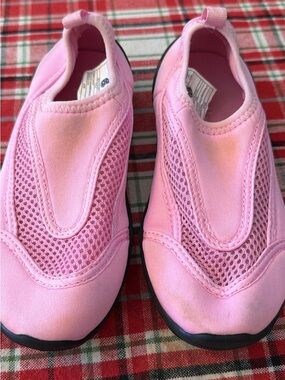 Maui and son Kids Slip-On mesh water shoes - Pink
